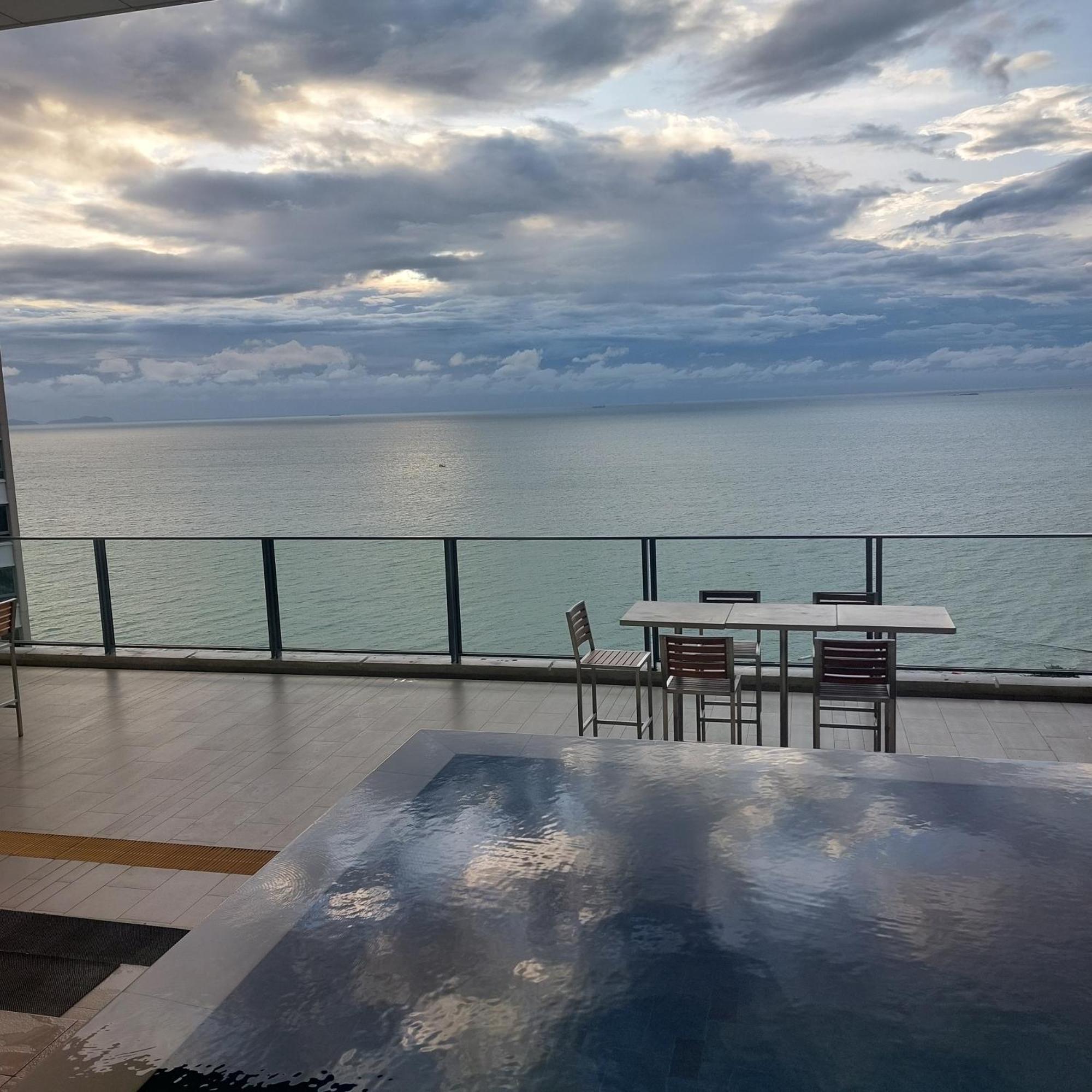 Sea View Apartment In Pattaja Kültér fotó