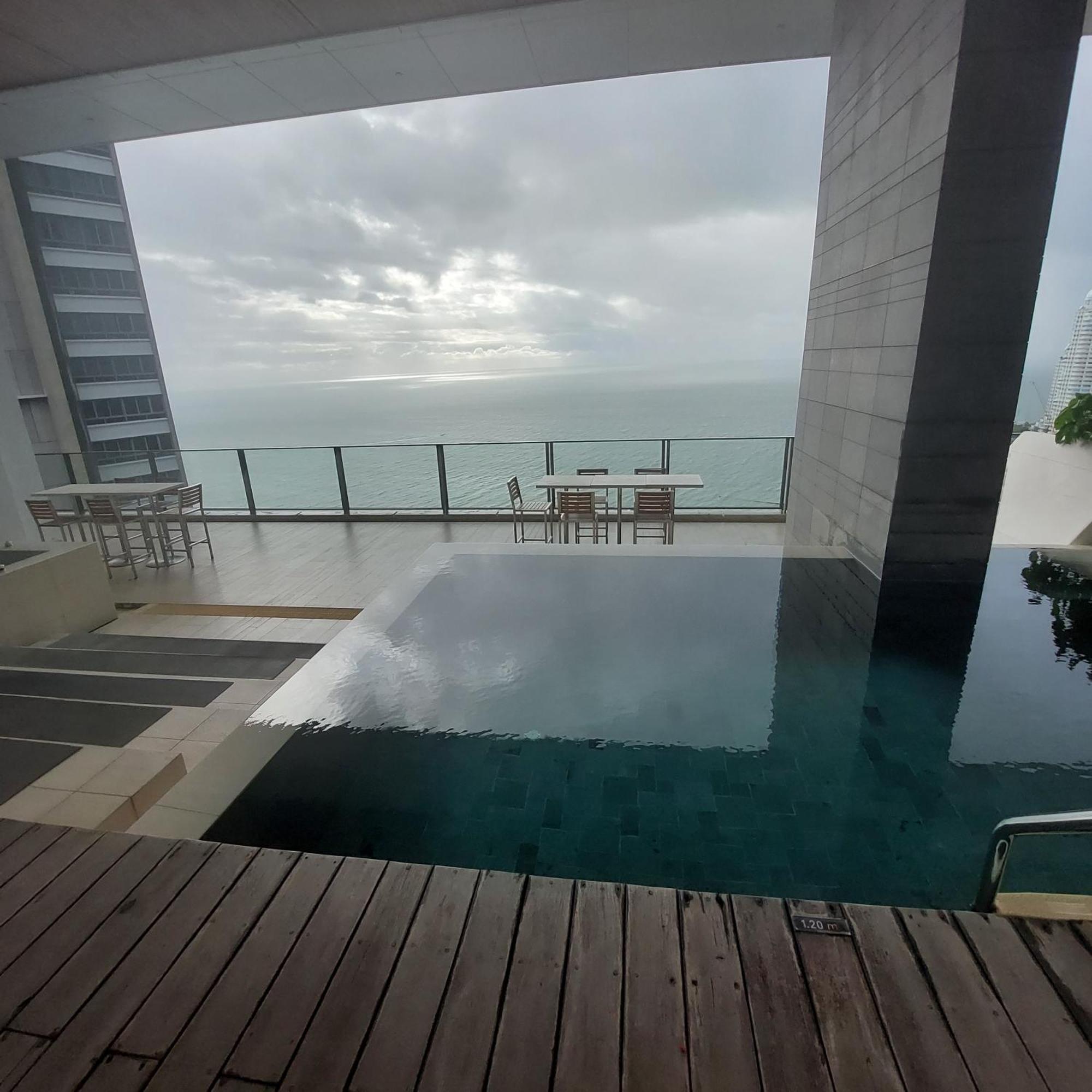 Sea View Apartment In Pattaja Kültér fotó