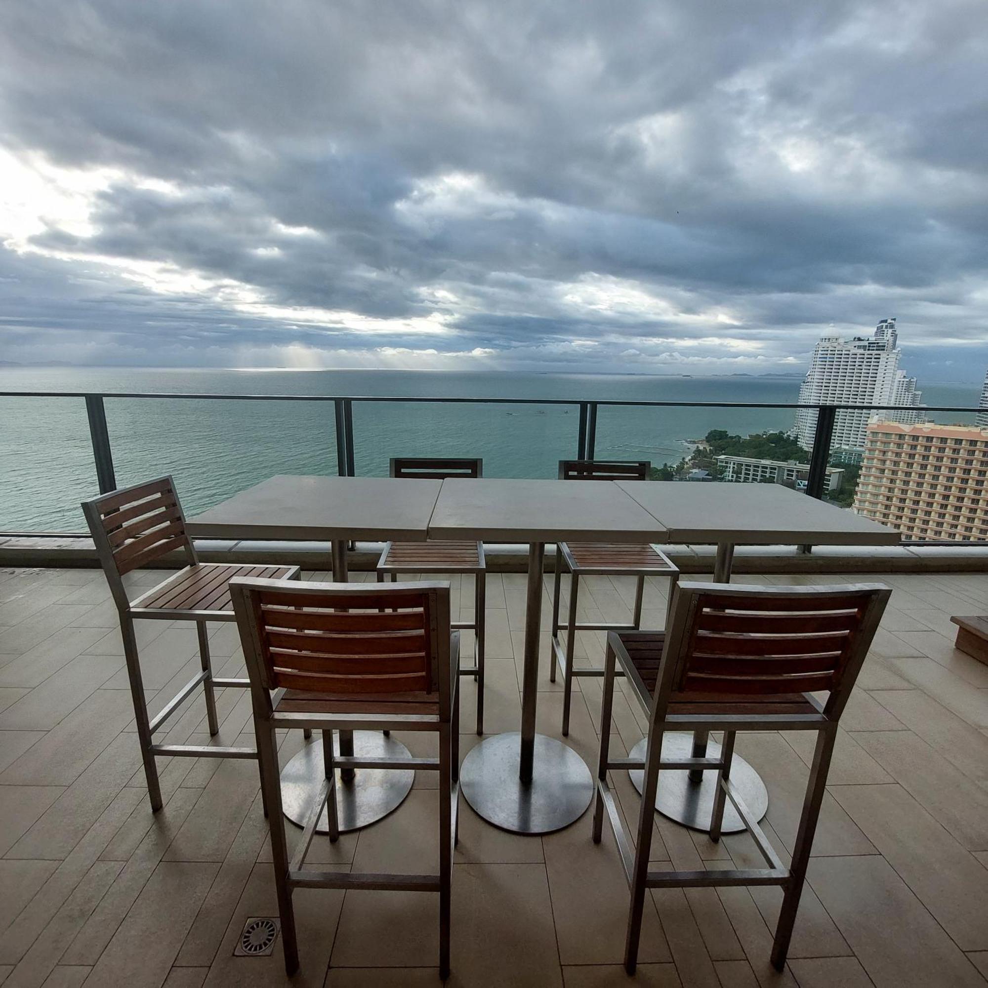 Sea View Apartment In Pattaja Kültér fotó