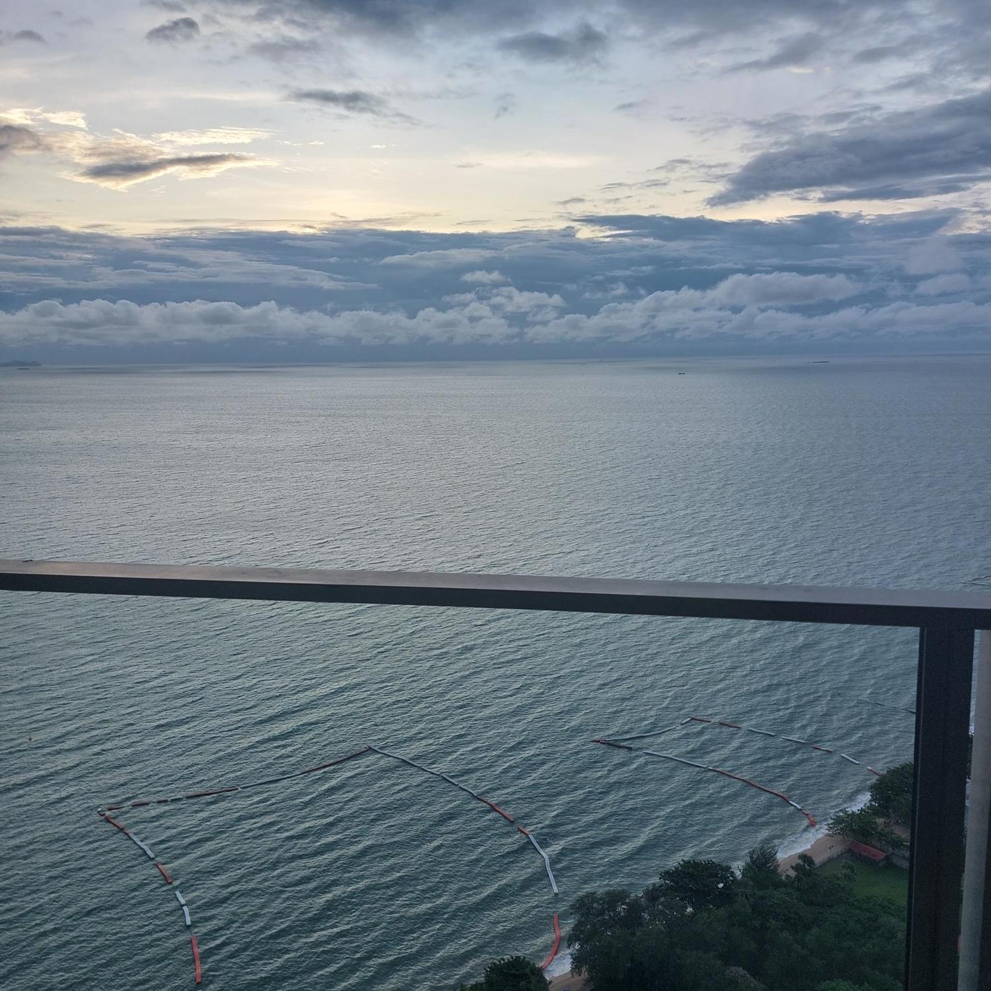 Sea View Apartment In Pattaja Kültér fotó